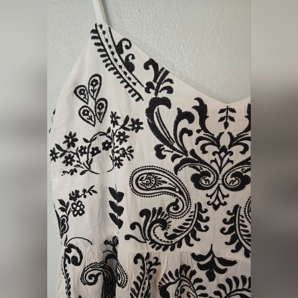 Savanna Jane | White & Black Baby Doll Embroidered Dress Size Medium - Picture 5 of 9